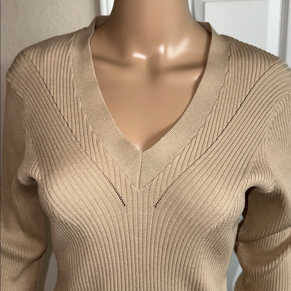 Guess Beige V-Neck Ribbed Sweater - Picture 6 of 16